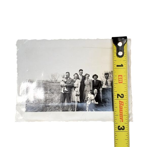 Vtg Beautiful Family Posing Together Easter Monochrome Photography Found - Picture 3 of 4